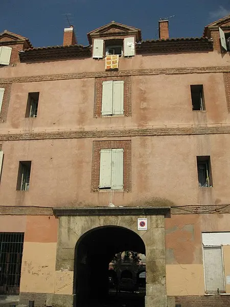 Foto di Caserma di Saint-Jacques - Enfo - © Creative Commons (https://creativecommons.org/licenses/by-sa/4.0/deed.fr)