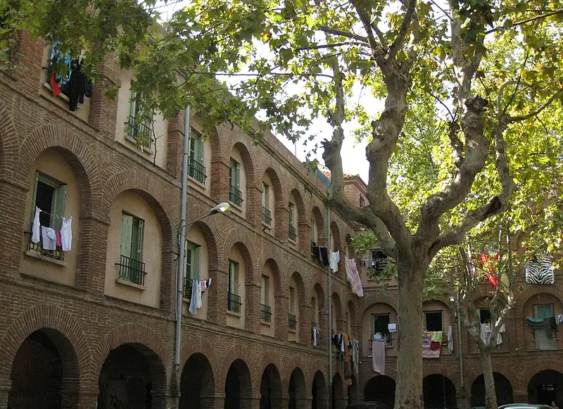 Foto di Caserma di Saint-Jacques - Enfo - © Creative Commons (https://creativecommons.org/licenses/by-sa/4.0/deed.fr)