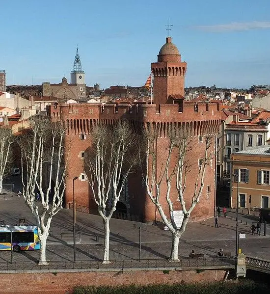 Photo de Castillet, Grand-Castillet, porte Notre-Dame ou Petit-Castillet - Palauenc05 - © Creative Commons (https://creativecommons.org/licenses/by-sa/4.0/deed.fr)