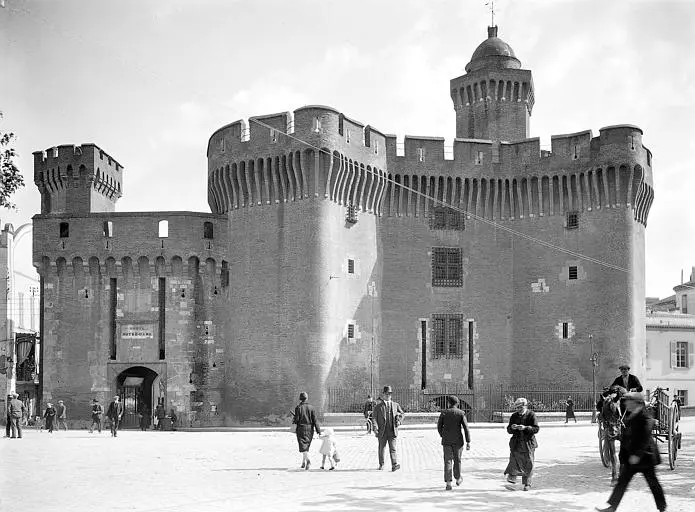 Photo de Castillet, Grand-Castillet, porte Notre-Dame ou Petit-Castillet - POP Plateforme Ouverte du Patrimoine / Base Mérimée - © Ministère de la Culture (France), Médiathèque du patrimoine et de la photographie, diffusion RMN-GP