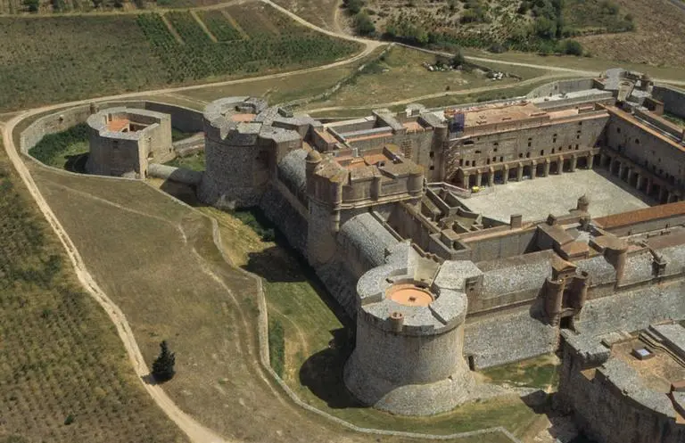 Foto von Château oder Festung von Salen - POP Plateforme Ouverte du Patrimoine / Base Mérimée - © Monuments historiques