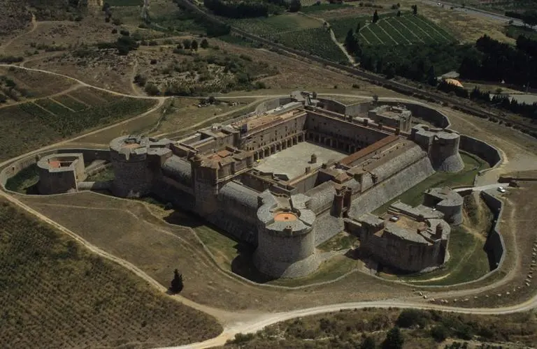 Foto von Château oder Festung von Salen - POP Plateforme Ouverte du Patrimoine / Base Mérimée - © Monuments historiques