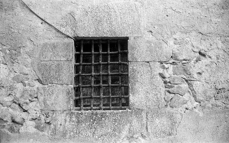 Foto von Gemeinsames und infiziertes Gebäude des alten Friedhofs - POP Plateforme Ouverte du Patrimoine / Base Mérimée - © Ministère de la Culture (France), Médiathèque du patrimoine et de la photographie, diffusion RMN-GP