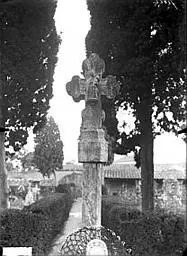Foto de Cross de cementerio - POP Plateforme Ouverte du Patrimoine / Base Mérimée - © Ministère de la Culture (France), Médiathèque du patrimoine et de la photographie, diffusion RMN-GP