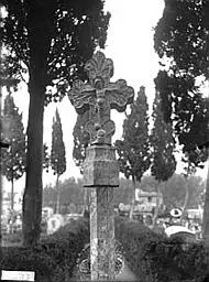 Foto de Cross de cementerio - POP Plateforme Ouverte du Patrimoine / Base Mérimée - © Ministère de la Culture (France), Médiathèque du patrimoine et de la photographie, diffusion RMN-GP