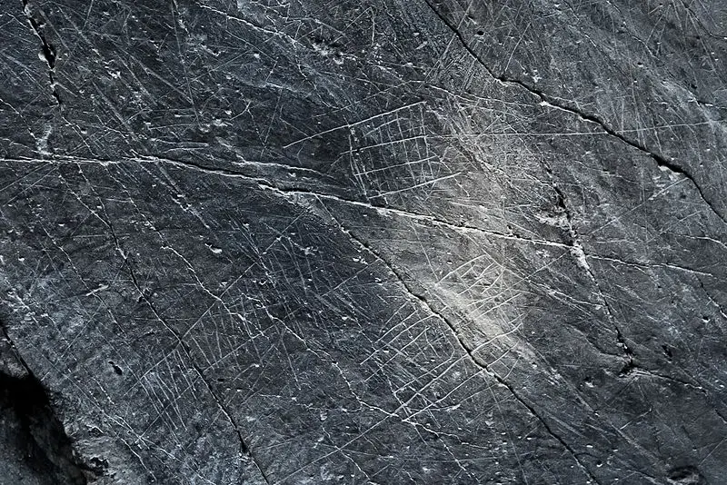 Foto di Roccia incisa con Fornols - Meria z Geoian - © Creative Commons (https://creativecommons.org/licenses/by-sa/4.0/deed.fr)