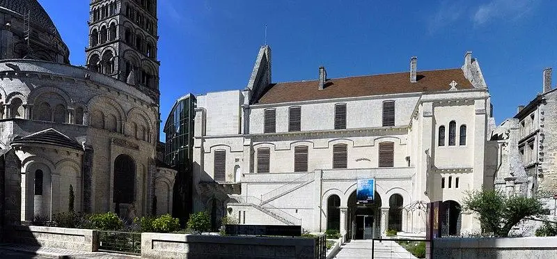 Foto di Ex vescovo - Nicrid16 - © Creative Commons (https://creativecommons.org/licenses/by-sa/4.0/deed.fr)
