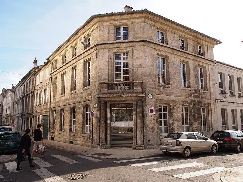 Foto di Edificio - Rosier - © Creative Commons (https://creativecommons.org/licenses/by-sa/4.0/deed.fr)