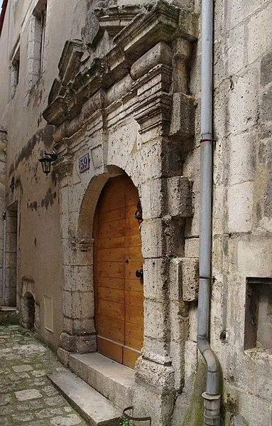 Foto di Vecchia porta - JLPC - © Creative Commons (https://creativecommons.org/licenses/by-sa/4.0/deed.fr)