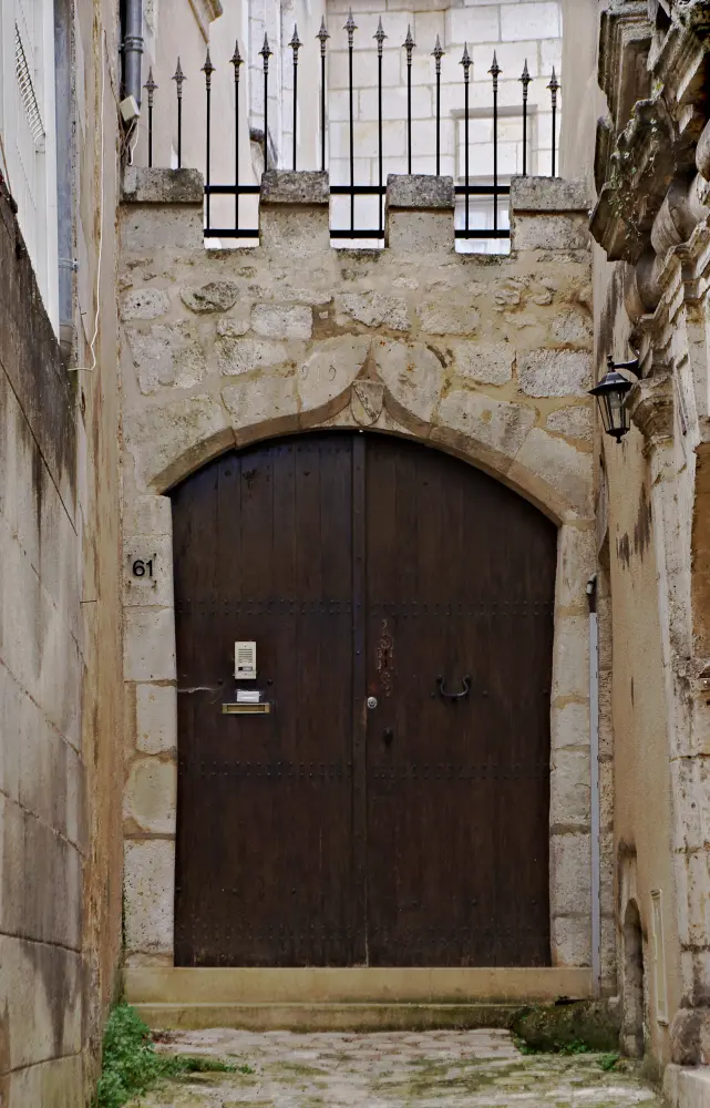 Foto di Vecchia porta - Sous licence Creative Commons (https://creativecommons.org/licenses/by-sa/4.0/deed.fr) - Par JLPC - © Creative Commons (https://creativecommons.org/licenses/by-sa/4.0/deed.fr)