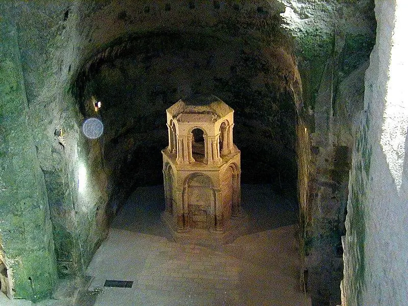 Foto von Monolithe Saint-Jean Underground Church - Xabi Rome-Hérault - © Creative Commons (https://creativecommons.org/licenses/by-sa/4.0/deed.fr)