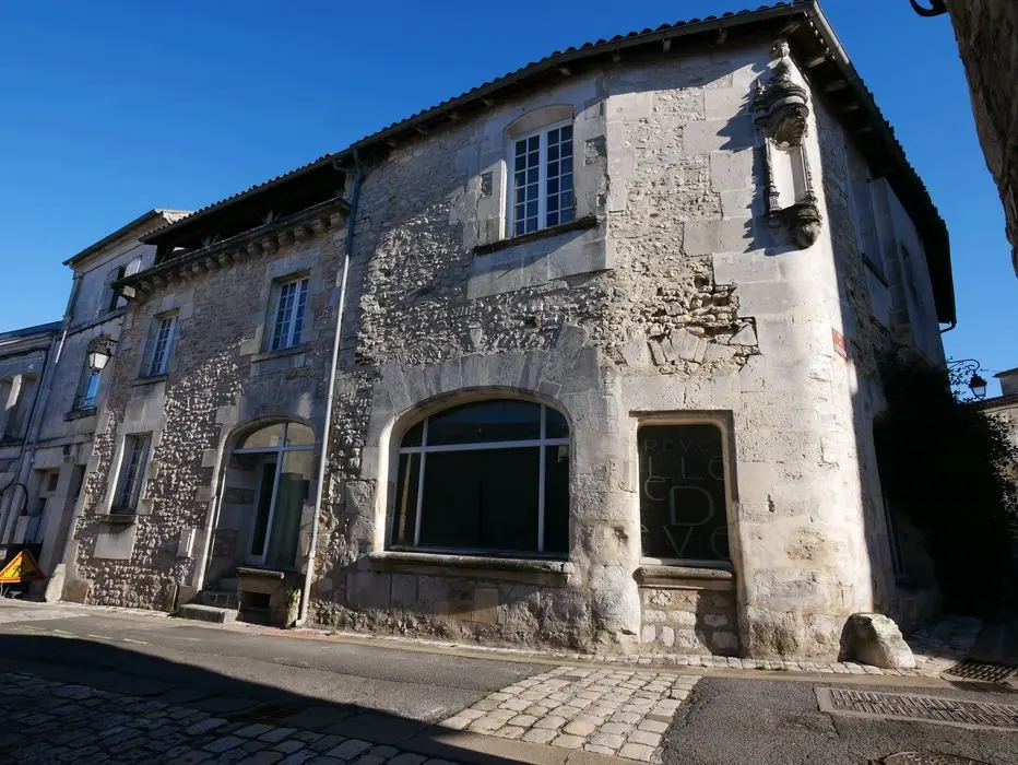 Picture of Allenet Hotel - POP Plateforme Ouverte du Patrimoine / Base Mérimée - © Ministère de la Culture (France), Direction Régionale des Affaires Culturelles de Nouvelle-Aquitaine – Tous droits réservés 
