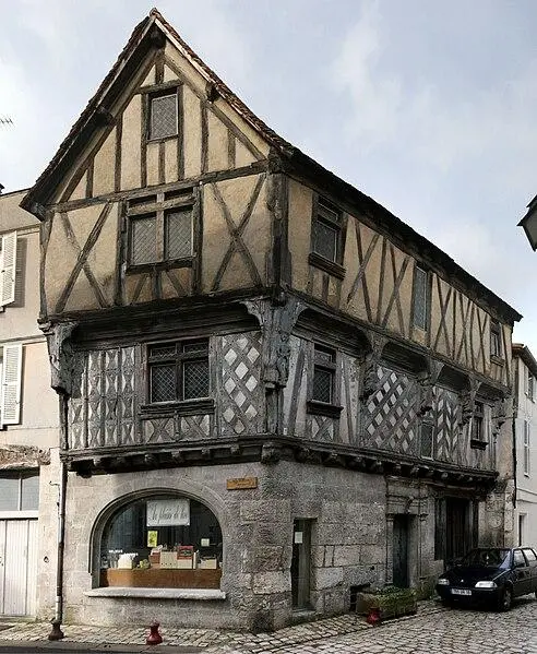Picture of Building called Lestrade house or house of Lieutenance - Sémhur - © Creative Commons (https://creativecommons.org/licenses/by-sa/4.0/deed.fr)