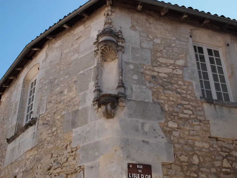 Foto di Casa - Sous licence Creative Commons (https://creativecommons.org/licenses/by-sa/4.0/deed.fr) - Par Rosier - © Creative Commons (https://creativecommons.org/licenses/by-sa/4.0/deed.fr)