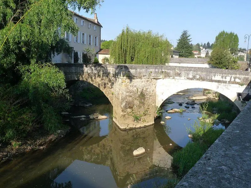 Picture of Bridge over the goire - Jack ma - © Creative Commons (https://creativecommons.org/licenses/by-sa/4.0/deed.fr)