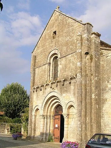 Picture of Notre-Dame Church - rosier - © Creative Commons (https://creativecommons.org/licenses/by-sa/4.0/deed.fr)