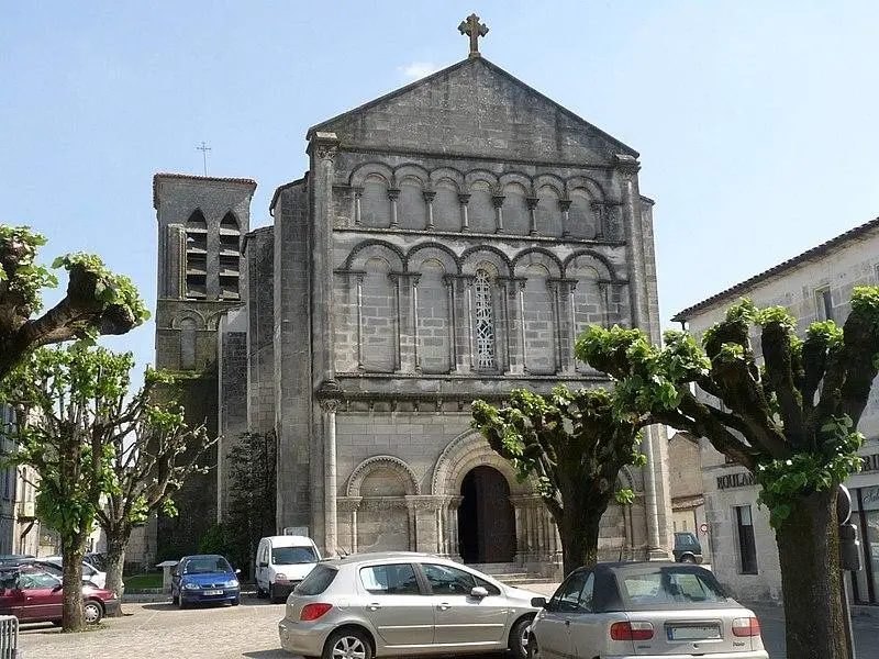 Picture of Saint-Pierre Church - Jack ma - © Creative Commons (https://creativecommons.org/licenses/by-sa/4.0/deed.fr)