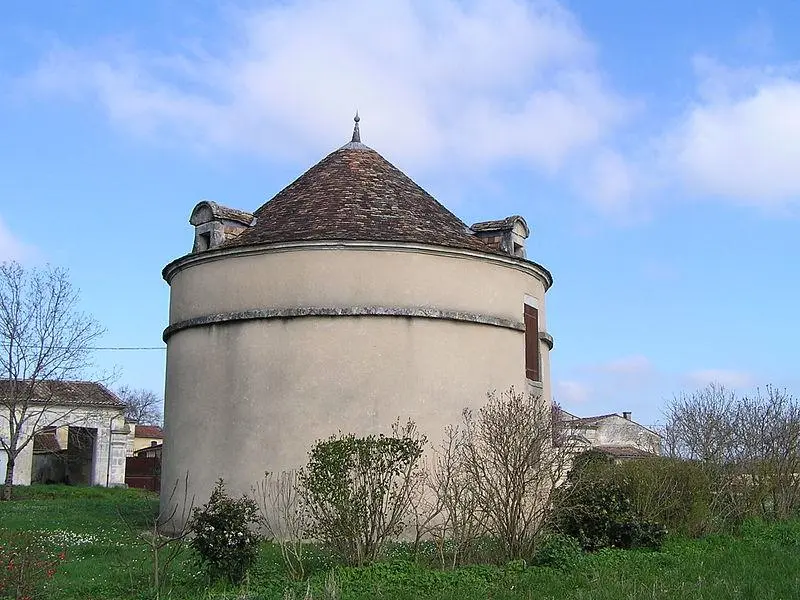 Picture of Nanclas house - rosier - © Creative Commons (https://creativecommons.org/licenses/by-sa/4.0/deed.fr)