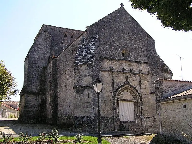 Picture of Saint-Saturnin Church - rosier - © Creative Commons (https://creativecommons.org/licenses/by-sa/4.0/deed.fr)
