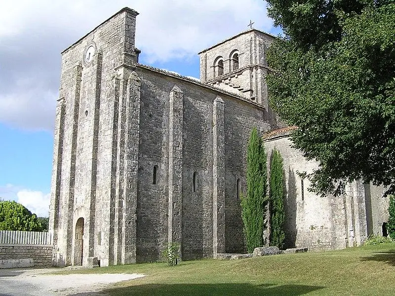 Foto von Saint-Michel Church - rosier - © Creative Commons (https://creativecommons.org/licenses/by-sa/4.0/deed.fr)