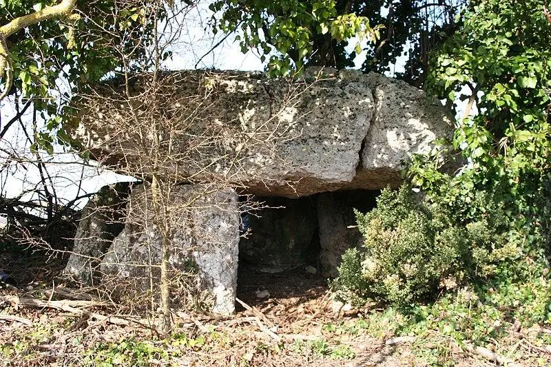 Foto von Dolmen von Bouchaderie - Germon - © Creative Commons (https://creativecommons.org/licenses/by-sa/4.0/deed.fr)