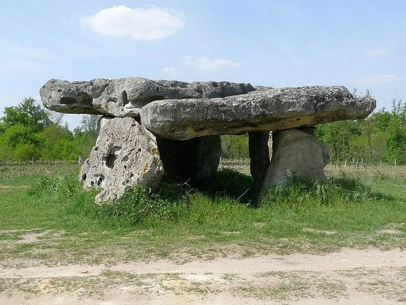Picture of Dolmen said of procurement swords - Jack ma - © Creative Commons (https://creativecommons.org/licenses/by-sa/4.0/deed.fr)