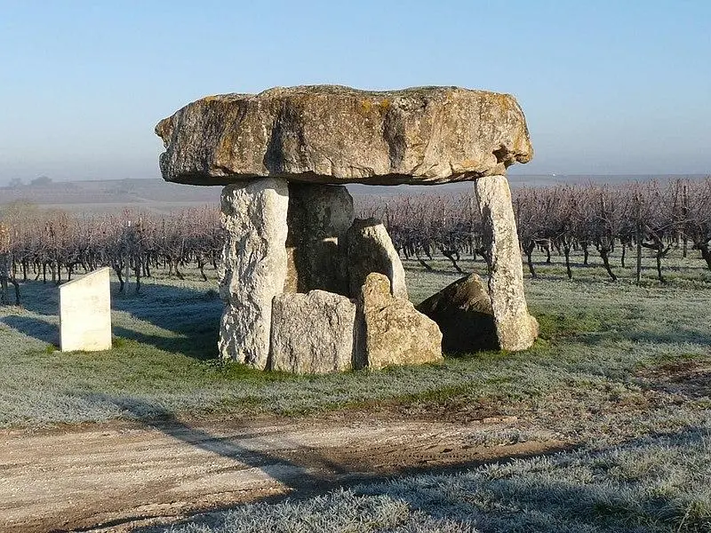 Picture of Dolmen - Jack ma - © Creative Commons (https://creativecommons.org/licenses/by-sa/4.0/deed.fr)