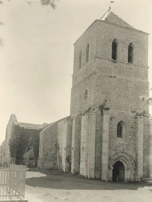Picture of Saint-Front Church - POP Plateforme Ouverte du Patrimoine / Base Mérimée - © Ministère de la Culture (France), Médiathèque du patrimoine et de la photographie, tous droits réservés