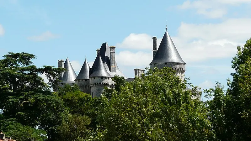 Foto von Schloss - Leo Donnelly - © Creative Commons (https://creativecommons.org/licenses/by-sa/4.0/deed.fr)