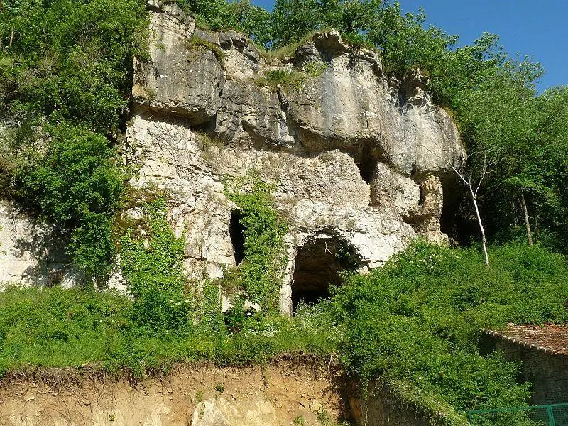 Picture of Deposit and caves constituting the shelter known as the closet - Jack ma - © Creative Commons (https://creativecommons.org/licenses/by-sa/4.0/deed.fr)