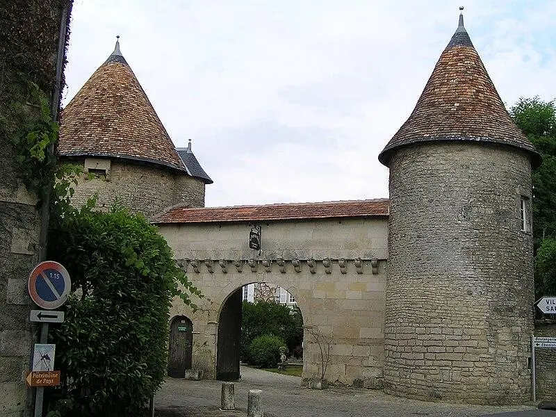 Picture of Logis des Tours - rosier - © Creative Commons (https://creativecommons.org/licenses/by-sa/4.0/deed.fr)