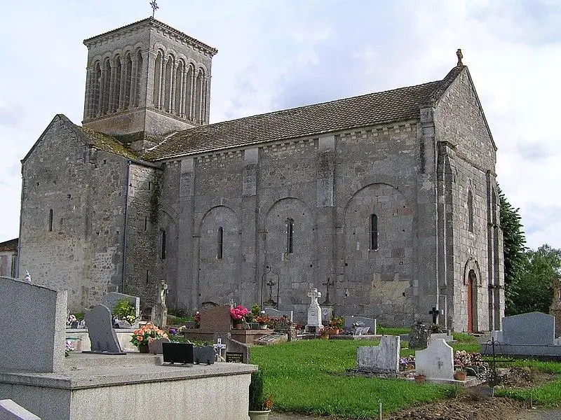 Picture of Saint-Pierre Church - rosier - © Creative Commons (https://creativecommons.org/licenses/by-sa/4.0/deed.fr)