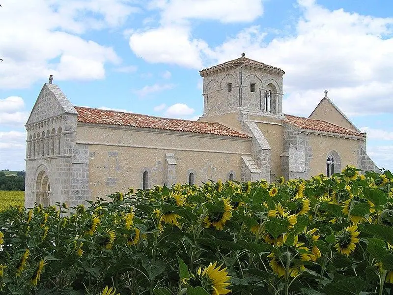 Picture of Saint-Pierre Church - rosier - © Creative Commons (https://creativecommons.org/licenses/by-sa/4.0/deed.fr)