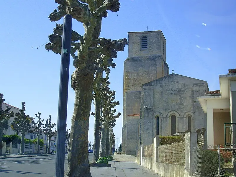 Picture of Saint-Pierre parish Church - Cobber17 - © Creative Commons (https://creativecommons.org/licenses/by-sa/4.0/deed.fr)