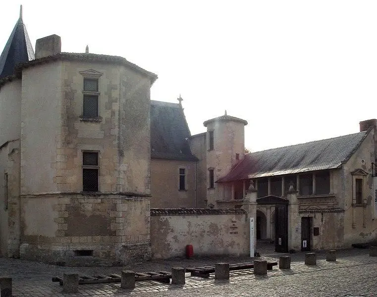 Picture of Former abbey, also called old castle of the lords of Rhé or old hotel of Clerjotte - PHGCOM - © Creative Commons (https://creativecommons.org/licenses/by-sa/4.0/deed.fr)