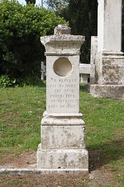 Picture of Graveyard - Llann Wé² - © Creative Commons (https://creativecommons.org/licenses/by-sa/4.0/deed.fr)
