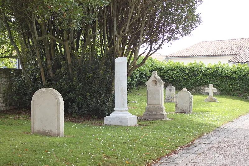 Picture of Graveyard - Llann Wé² - © Creative Commons (https://creativecommons.org/licenses/by-sa/4.0/deed.fr)
