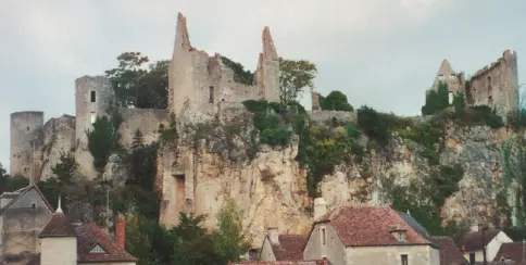 Foto de Restos del castillo - Sébastien Thébault (= Archeos at fr.wikipedia) - © Creative Commons (https://creativecommons.org/licenses/by-sa/4.0/deed.fr)