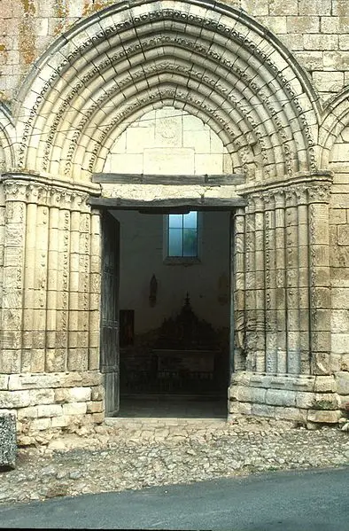 Picture of Ancient Sainte-Croix church, also known as the Sainte-Radegonde chapel - Bachelier Jacky - © Creative Commons (https://creativecommons.org/licenses/by-sa/4.0/deed.fr)