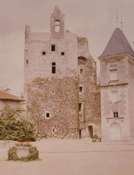 Foto di Dungeon di Saint-Cassien - POP Plateforme Ouverte du Patrimoine / Base Mérimée - © Ministère de la Culture (France), Médiathèque du patrimoine et de la photographie, tous droits réservés