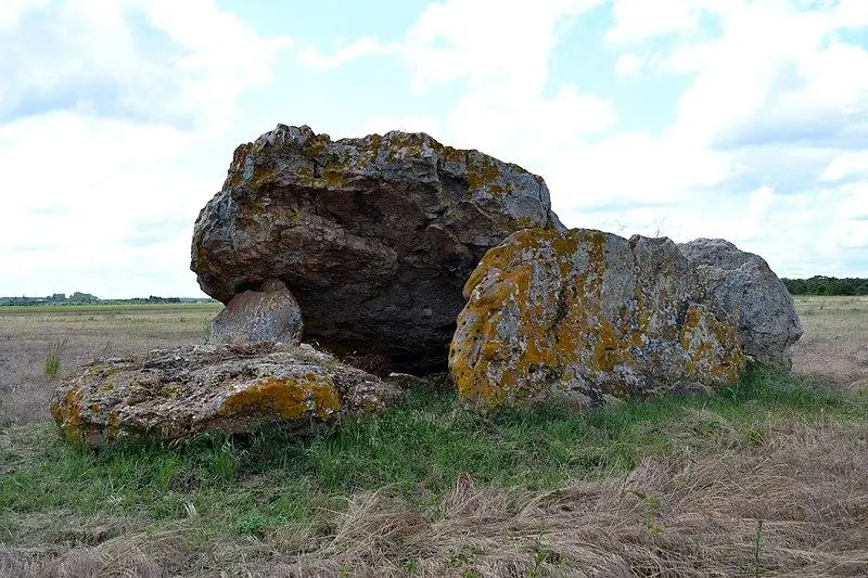 Picture of Dolmen says Briande II - Liberliger - © Creative Commons (https://creativecommons.org/licenses/by-sa/4.0/deed.fr)