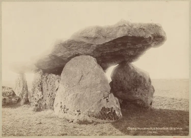Foto di Dolmen dice che Briande II - POP Plateforme Ouverte du Patrimoine / Base Mérimée - © Ministère de la Culture (France), Médiathèque du patrimoine et de la photographie, diffusion GrandPalaisRmn Photo