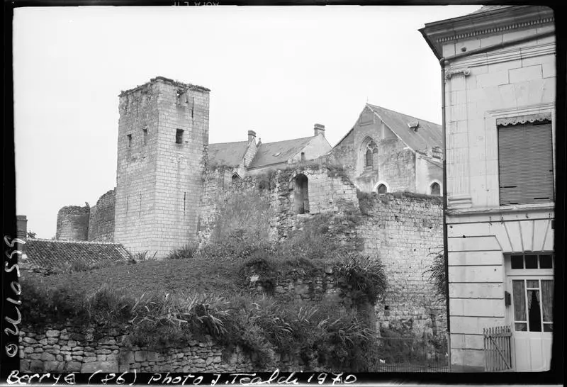 Picture of Berrie castle - POP Plateforme Ouverte du Patrimoine / Base Mérimée - © Ministère de la Culture (France), Médiathèque du patrimoine et de la photographie, diffusion RMN-GP