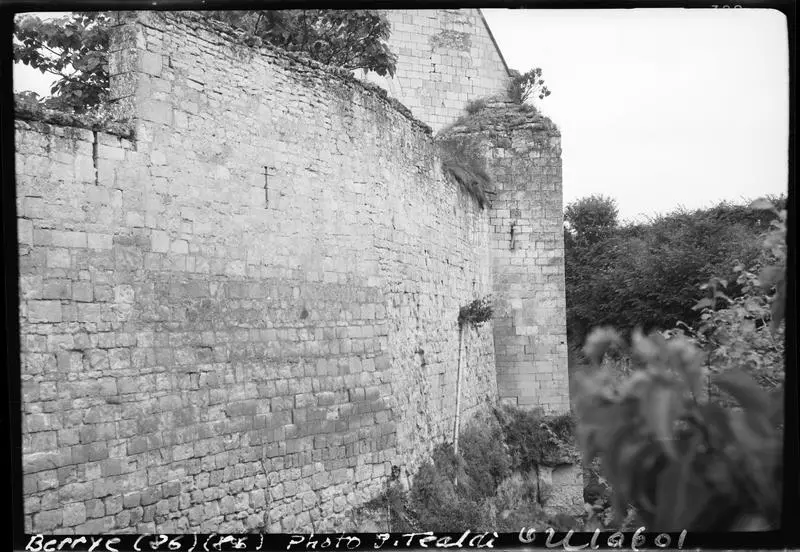 Picture of Berrie castle - POP Plateforme Ouverte du Patrimoine / Base Mérimée - © Ministère de la Culture (France), Médiathèque du patrimoine et de la photographie, diffusion RMN-GP