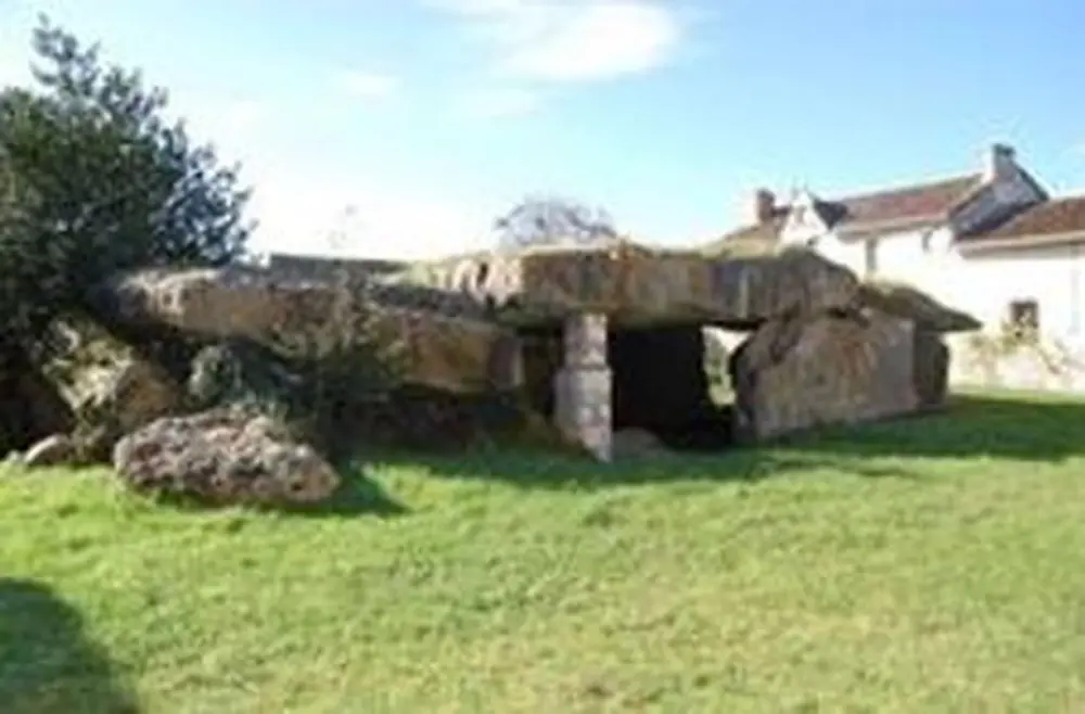 Foto di Vicolo coperto chiamato pietra-fulle - POP Plateforme Ouverte du Patrimoine / Base Mérimée - © Ministère de la Culture (France), Direction Régionale des Affaires Culturelles de Nouvelle-Aquitaine – Tous droits réservés 