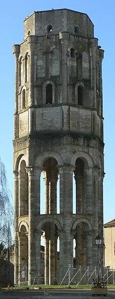 Picture of Former Saint-Sauveur Abbey of Charroux - Auteur inconnu - © Creative Commons (https://creativecommons.org/licenses/by-sa/4.0/deed.fr)