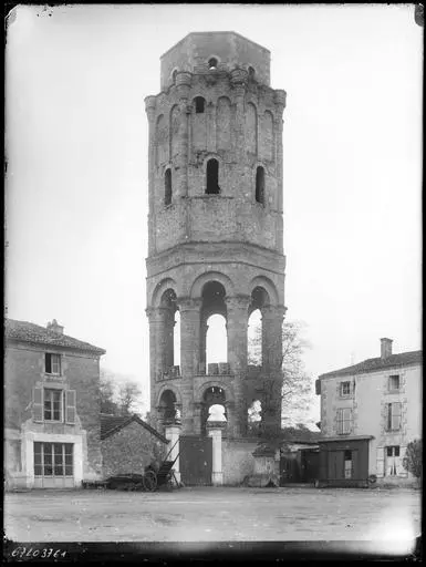 Foto de Ex abadía de Saint-Sauveur de Charroux - POP Plateforme Ouverte du Patrimoine / Base Mérimée - © Ministère de la Culture (France), Médiathèque du patrimoine et de la photographie, diffusion GrandPalaisRmn Photo