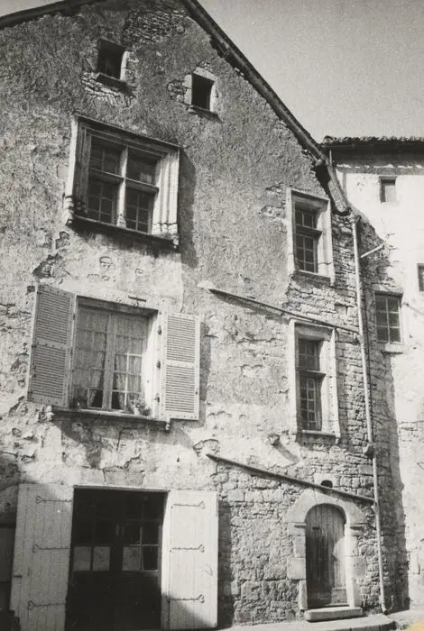 Foto de Casa en lados de madera cerca de los pasillos - POP Plateforme Ouverte du Patrimoine / Base Mérimée - © Ministère de la Culture (France), Médiathèque du patrimoine et de la photographie, tous droits réservés