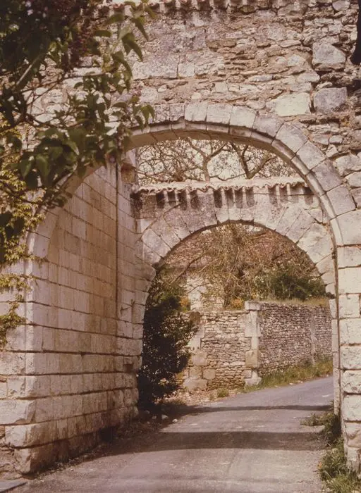 Foto von Altes Schloss von Gilles de Rais - POP Plateforme Ouverte du Patrimoine / Base Mérimée - © Ministère de la Culture (France), Médiathèque du patrimoine et de la photographie, tous droits réservés
