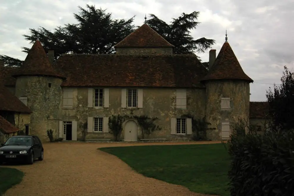 Picture of Pin Castle - POP Plateforme Ouverte du Patrimoine / Base Mérimée - © Ministère de la Culture (France), Direction Régionale des Affaires Culturelles de Nouvelle-Aquitaine – Tous droits réservés 